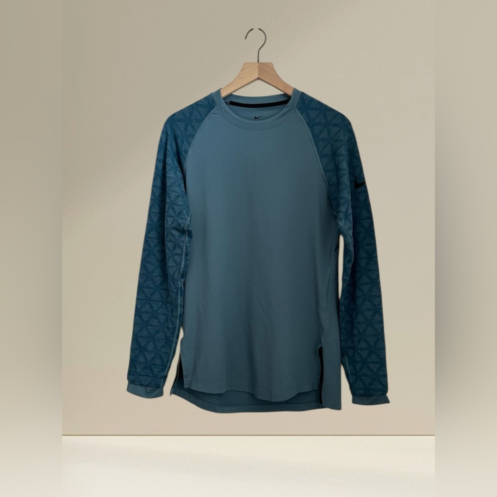 Nike Men’s  Swoosh Pro Blue Pullover Activewear Long Sleeve Tee Size S